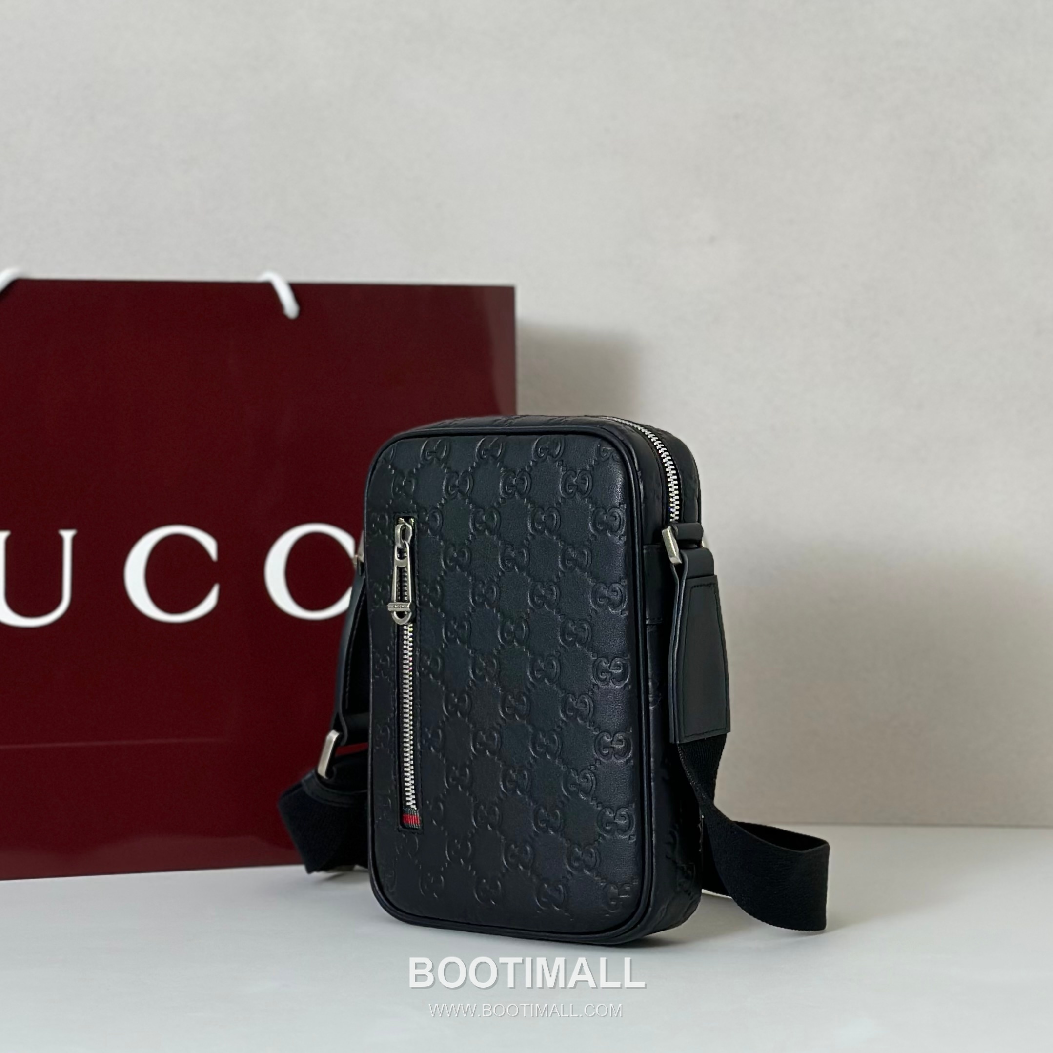 Gucci GG Emblem Embossed Print Glossy Leather Crossbody Bag 구찌 GG 엠블럼 엠보스드 프린트 글로시 레더 크로스백 23cm 3