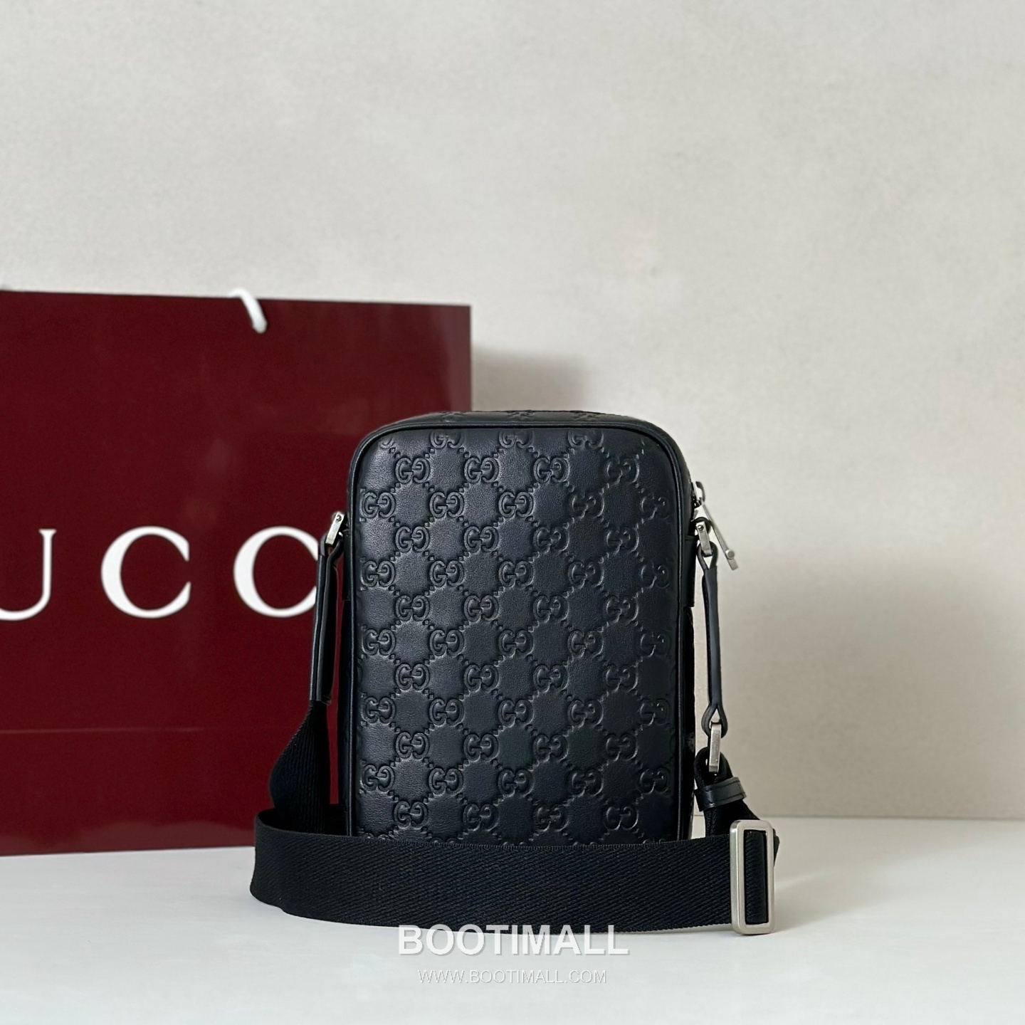 Gucci GG Emblem Embossed Print Glossy Leather Crossbody Bag 구찌 GG 엠블럼 엠보스드 프린트 글로시 레더 크로스백 23cm 4