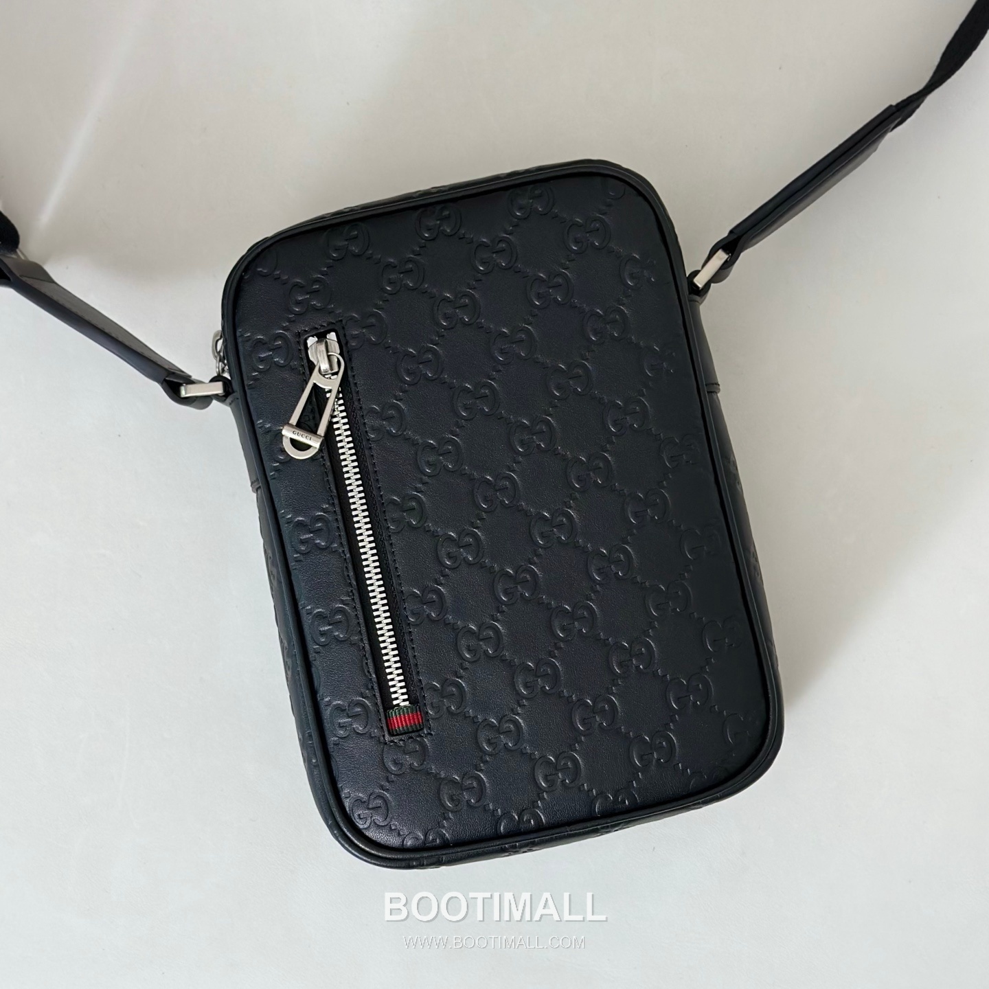 Gucci GG Emblem Embossed Print Glossy Leather Crossbody Bag 구찌 GG 엠블럼 엠보스드 프린트 글로시 레더 크로스백 23cm 6