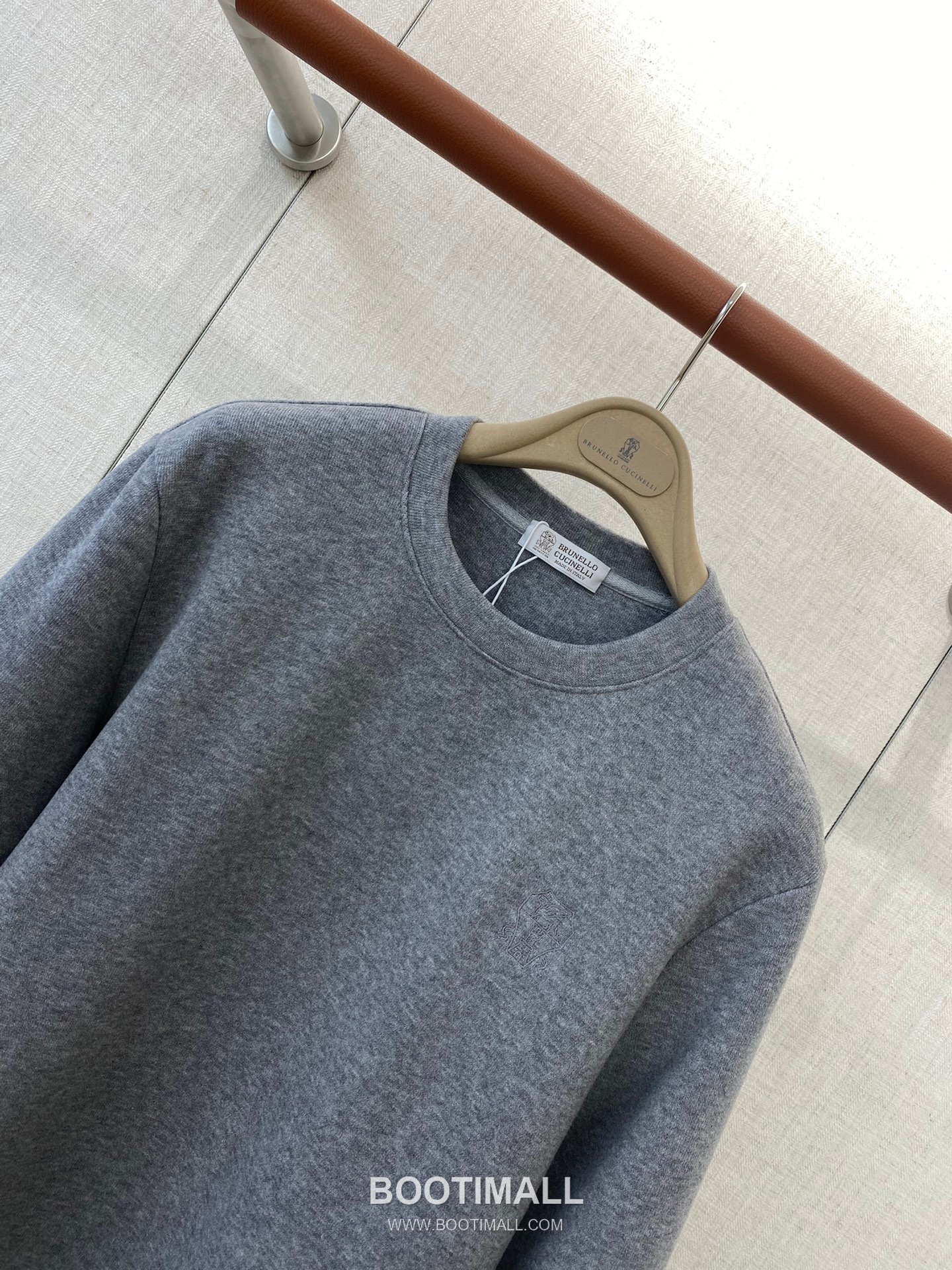 Brunello Cucinelli BC Embroidered Sweatshirt Cotton Black 브루넬로 쿠치넬리 BC 자수 스웨트셔츠 코튼 블랙 3