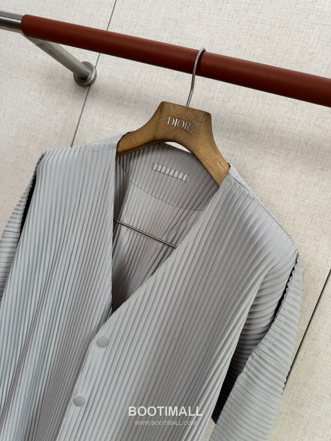 Issey Miyake Vertical Ribbed V-Neck Button Cardigan 이세이 미야케 버티컬 리브드 브이넥 버튼 카디건 3