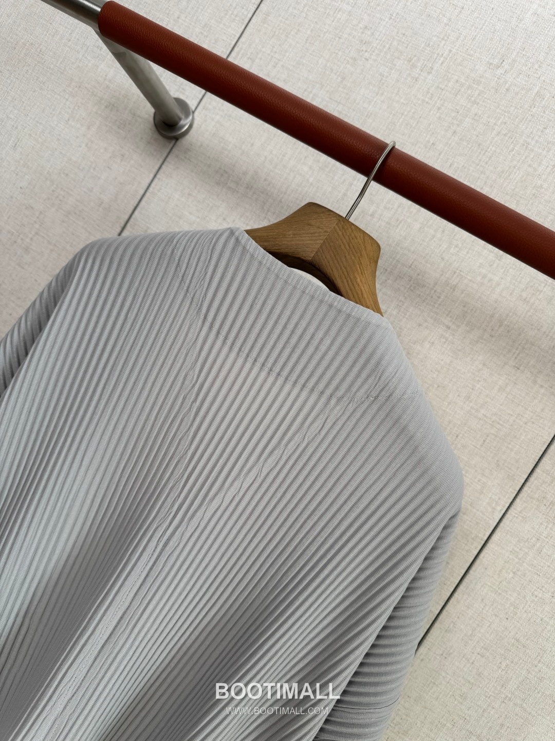 Issey Miyake Vertical Ribbed V-Neck Button Cardigan 이세이 미야케 버티컬 리브드 브이넥 버튼 카디건 5