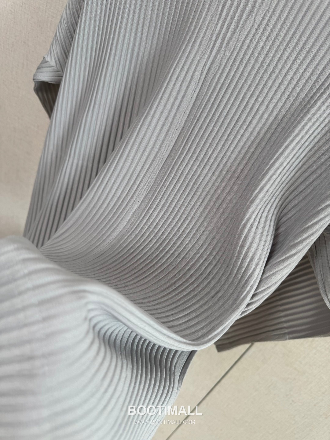 Issey Miyake Vertical Ribbed V-Neck Button Cardigan 이세이 미야케 버티컬 리브드 브이넥 버튼 카디건 6