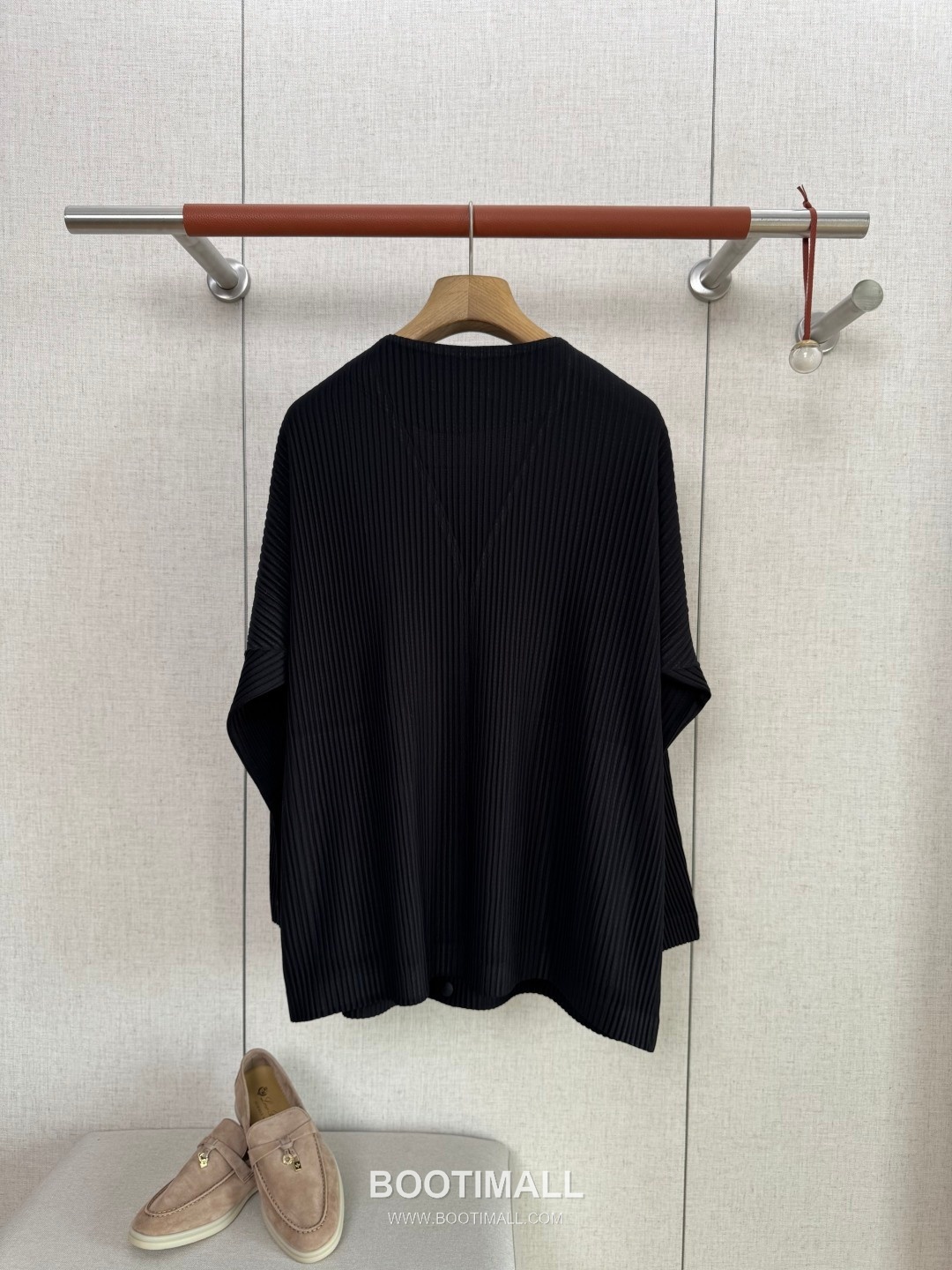 Issey Miyake Vertical Ribbed V-Neck Button Cardigan 이세이 미야케 버티컬 리브드 브이넥 버튼 카디건 2