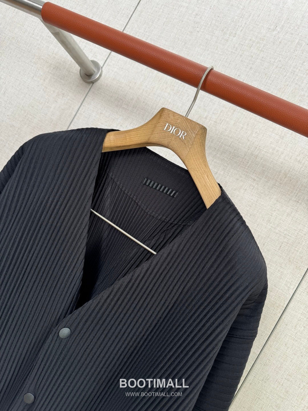 Issey Miyake Vertical Ribbed V-Neck Button Cardigan 이세이 미야케 버티컬 리브드 브이넥 버튼 카디건 3