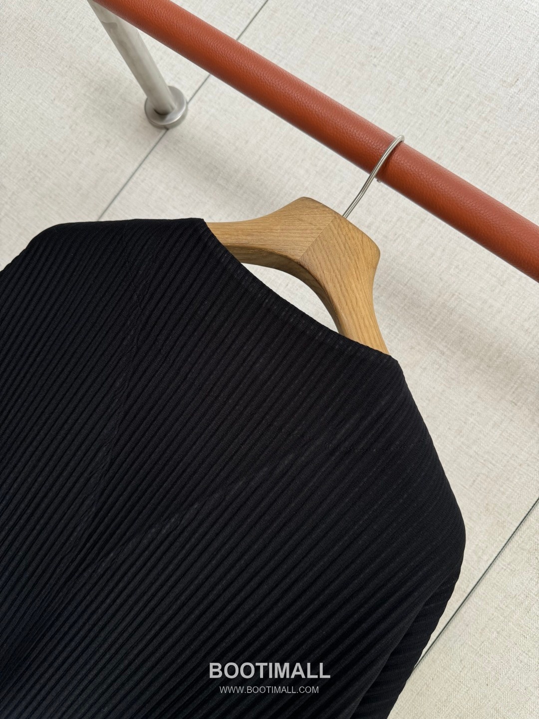 Issey Miyake Vertical Ribbed V-Neck Button Cardigan 이세이 미야케 버티컬 리브드 브이넥 버튼 카디건 5