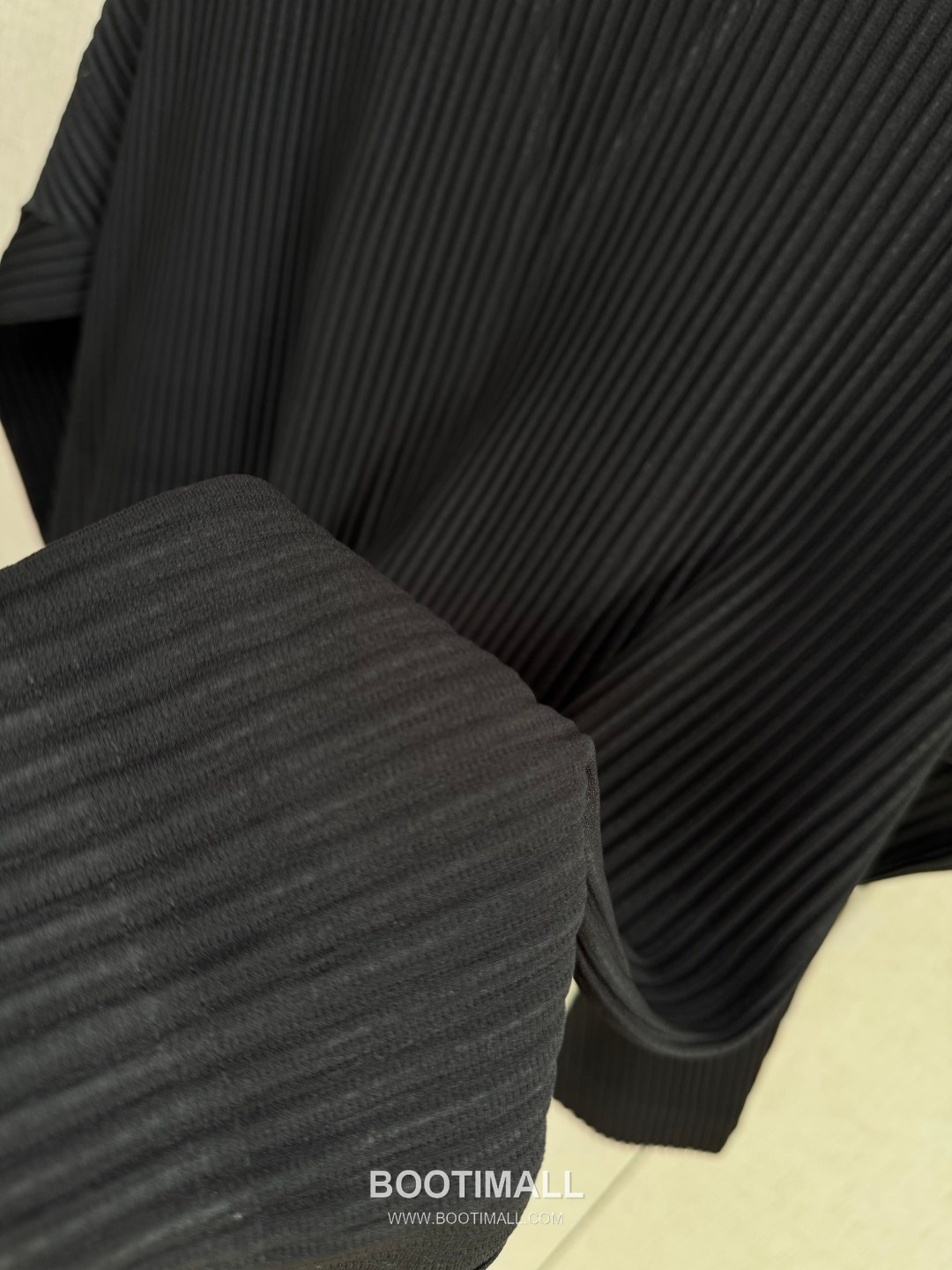 Issey Miyake Vertical Ribbed V-Neck Button Cardigan 이세이 미야케 버티컬 리브드 브이넥 버튼 카디건 6