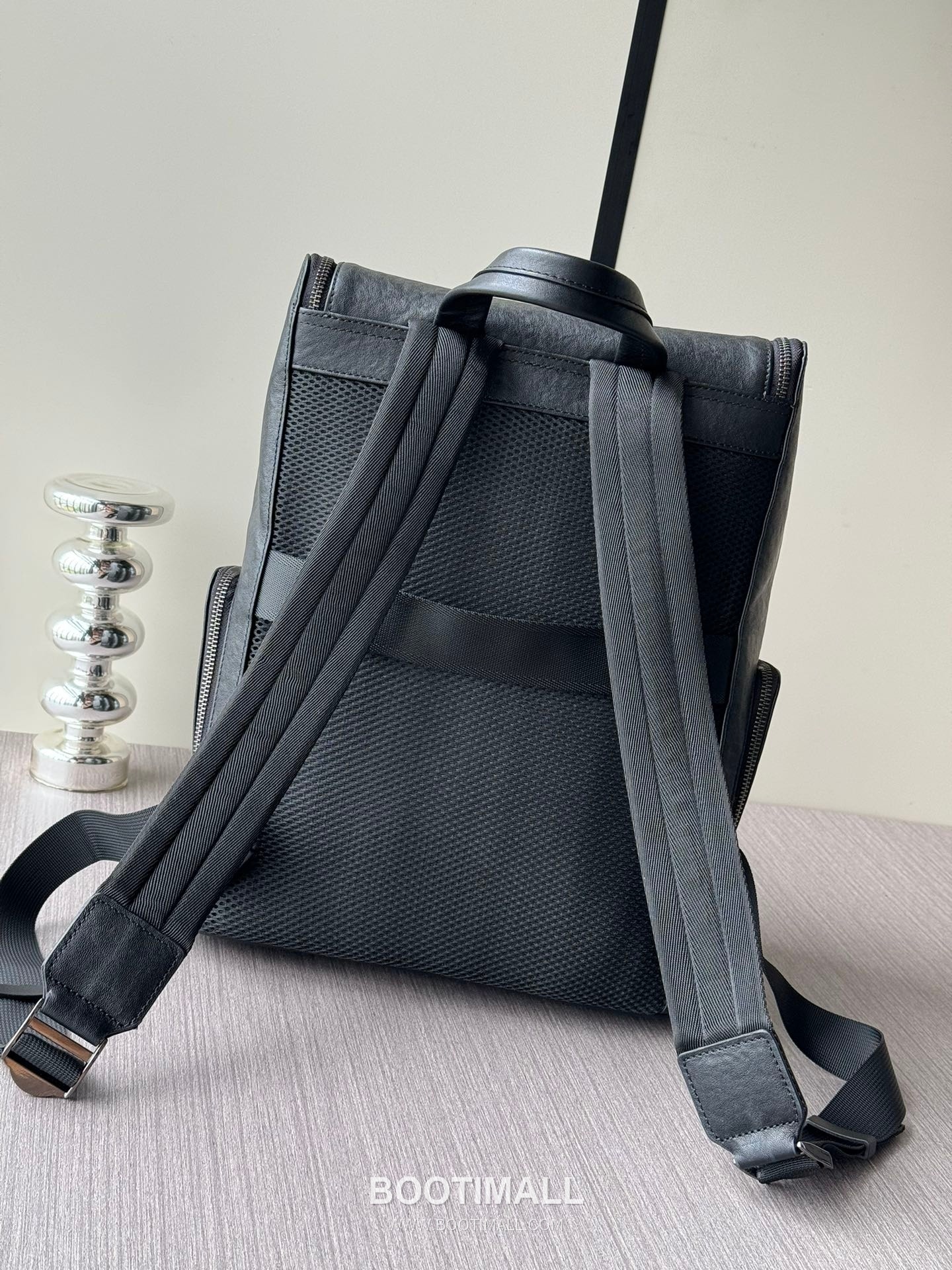 Prada 7006 Logo-Embossed Vegetable-Tanned Calfskin Black Backpack 프라다 7006 로고 엠보스드 베지터블 탠드 카프스킨 블랙 백팩 40cm 2