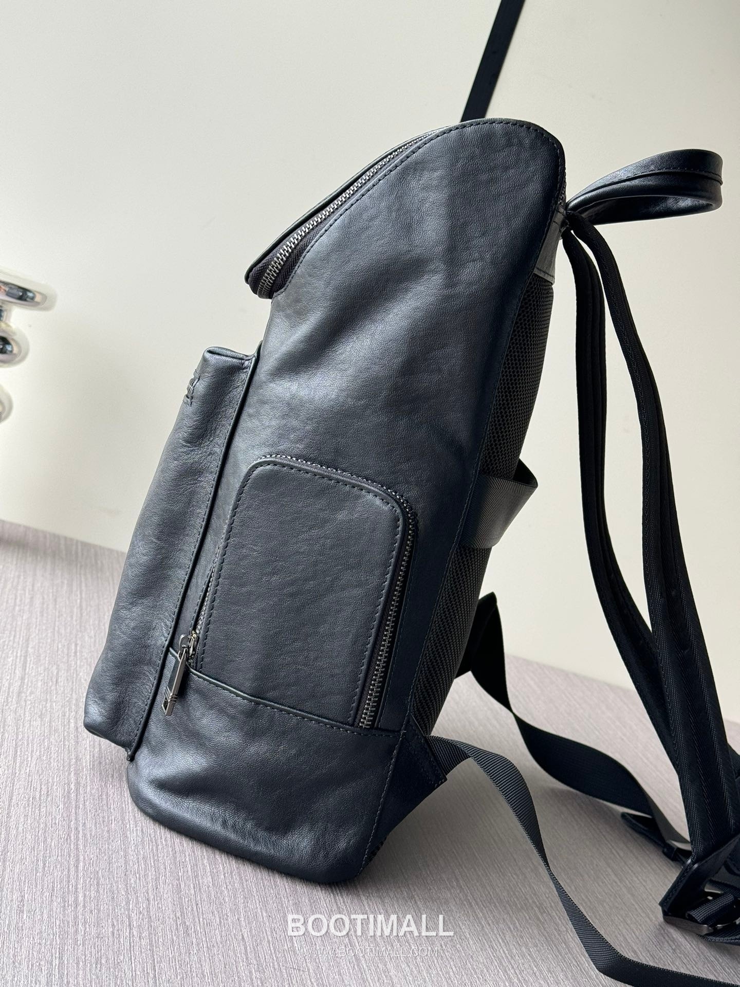 Prada 7006 Logo-Embossed Vegetable-Tanned Calfskin Black Backpack 프라다 7006 로고 엠보스드 베지터블 탠드 카프스킨 블랙 백팩 40cm 3