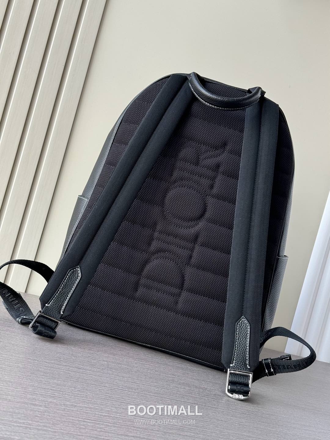 Dior Saddle Zip Backpack Grained Calfskin Black 디올 새들 지퍼 백팩 그레인드 카프스킨 블랙 43.5cm 2