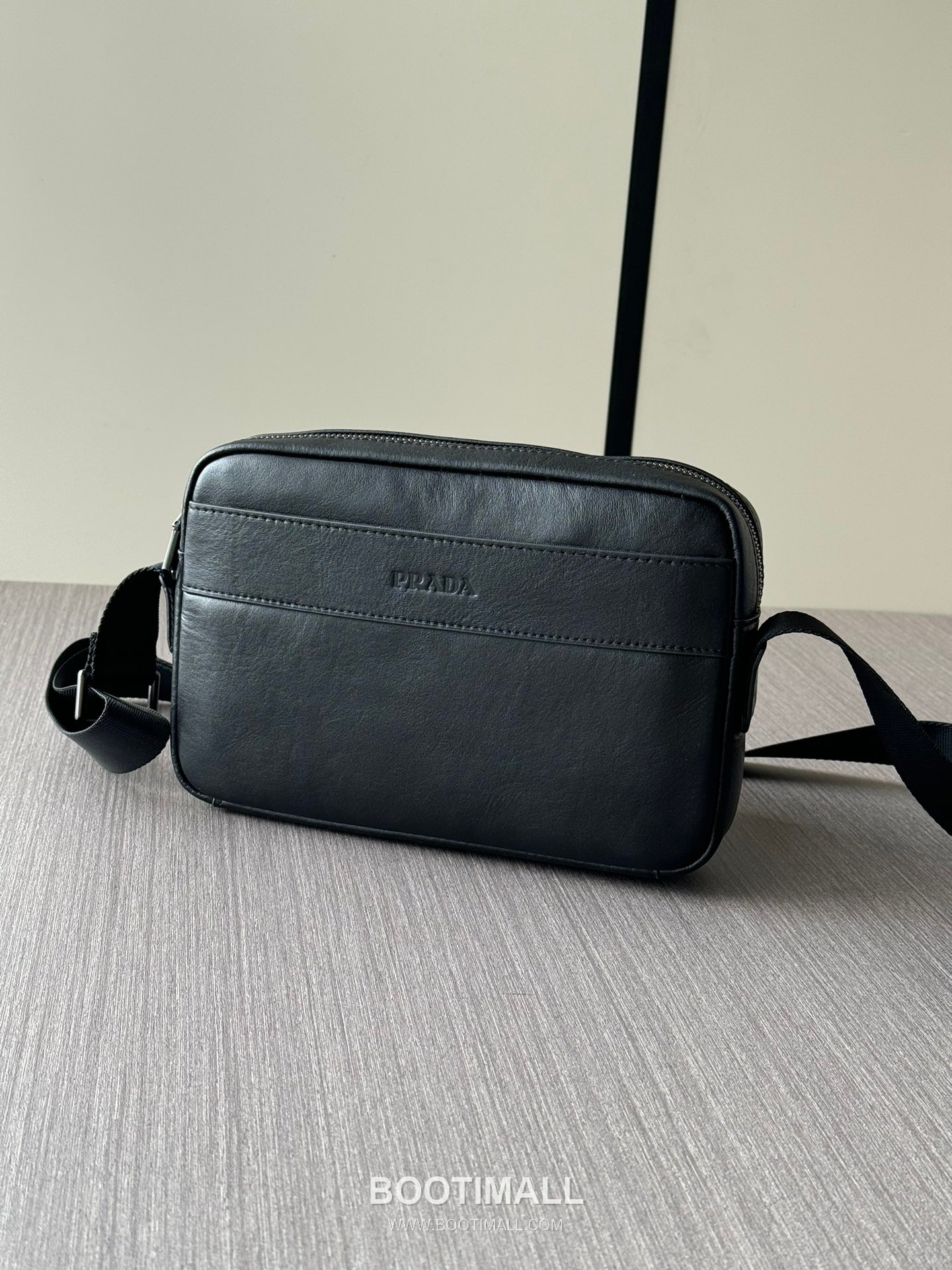 Prada 336A Logo-Embossed Grained Calfskin Black Crossbody Bag 프라다 336A 로고 엠보싱 그레인드 카프스킨 블랙 크로스백 25cm 3