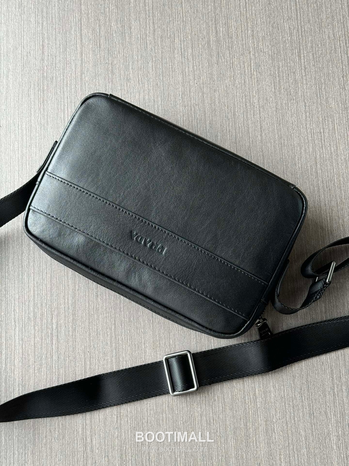 Prada 336A Logo-Embossed Grained Calfskin Black Crossbody Bag 프라다 336A 로고 엠보싱 그레인드 카프스킨 블랙 크로스백 25cm 7