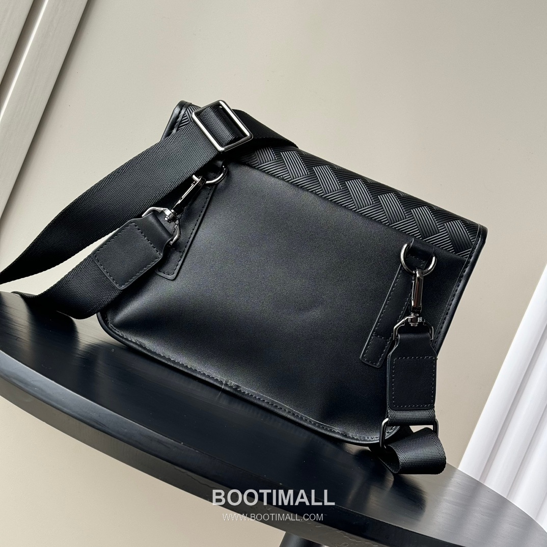 Montblanc 7077 Calfskin Pouch Italian Black Crossbody Bag 몽블랑 7077 카프스킨 파우치 이탈리아 블랙 크로스백 26cm 3