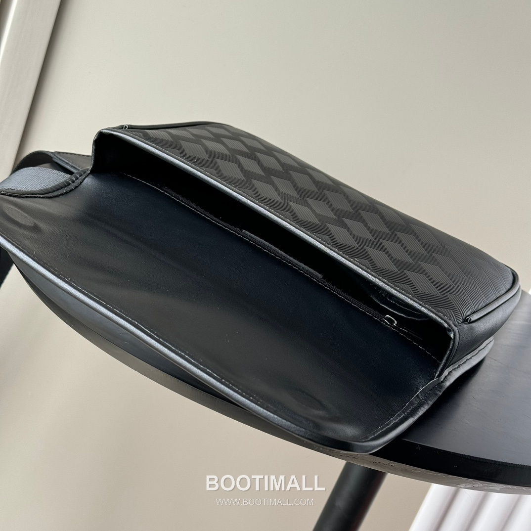 Montblanc 7077 Calfskin Pouch Italian Black Crossbody Bag 몽블랑 7077 카프스킨 파우치 이탈리아 블랙 크로스백 26cm 8