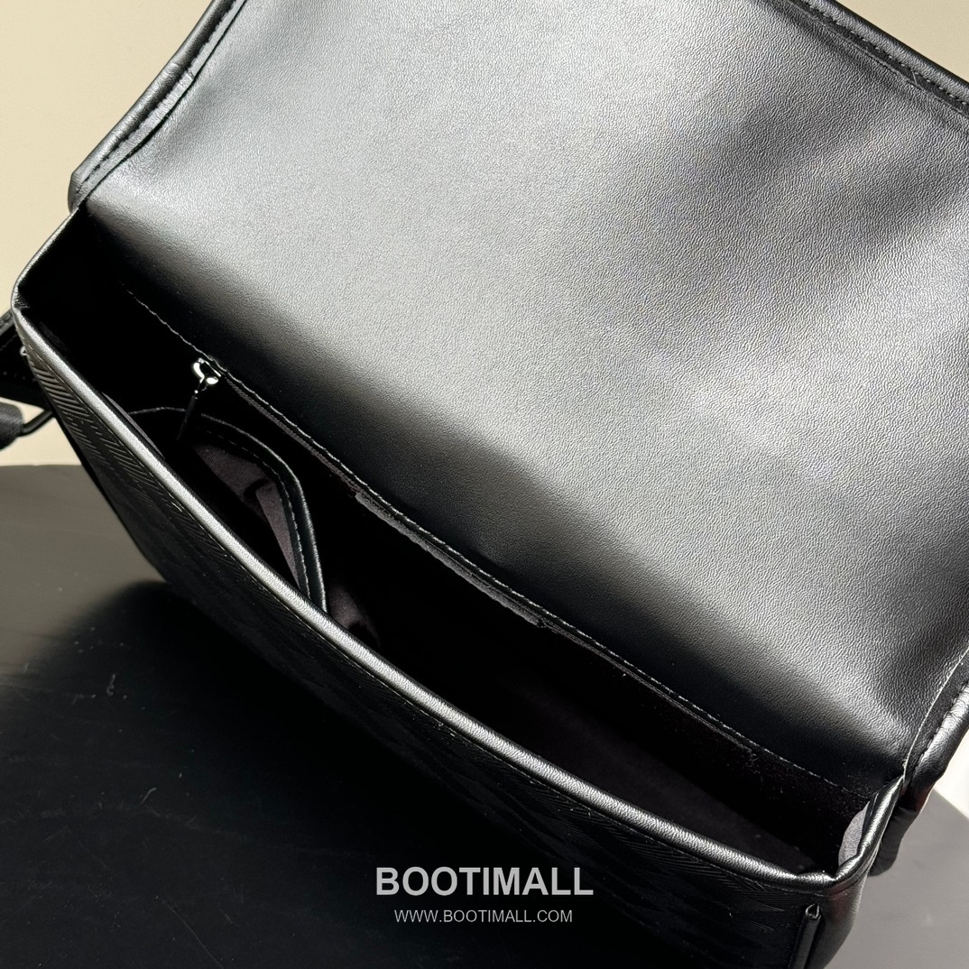 Montblanc 7077 Calfskin Pouch Italian Black Crossbody Bag 몽블랑 7077 카프스킨 파우치 이탈리아 블랙 크로스백 26cm 9