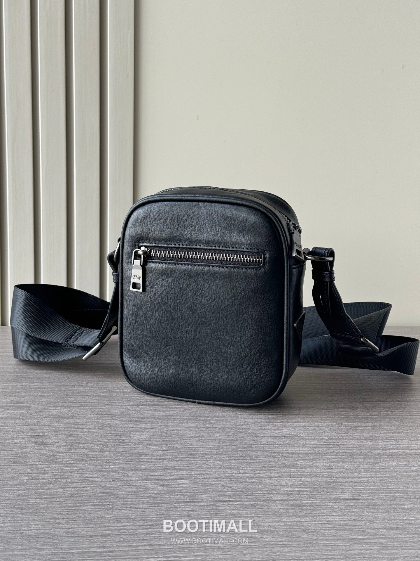 Prada 6886 Small Crossbody Vegetable-Tanned Calfskin Black Bag 프라다 6886 스몰 크로스백 베지터블 탠드 카프스킨 블랙 19cm 2