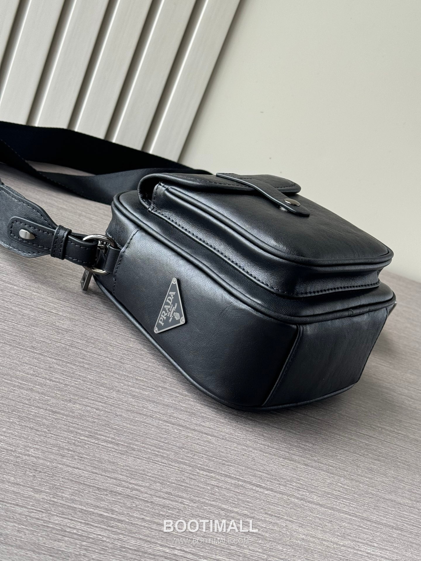 Prada 6886 Small Crossbody Vegetable-Tanned Calfskin Black Bag 프라다 6886 스몰 크로스백 베지터블 탠드 카프스킨 블랙 19cm 5