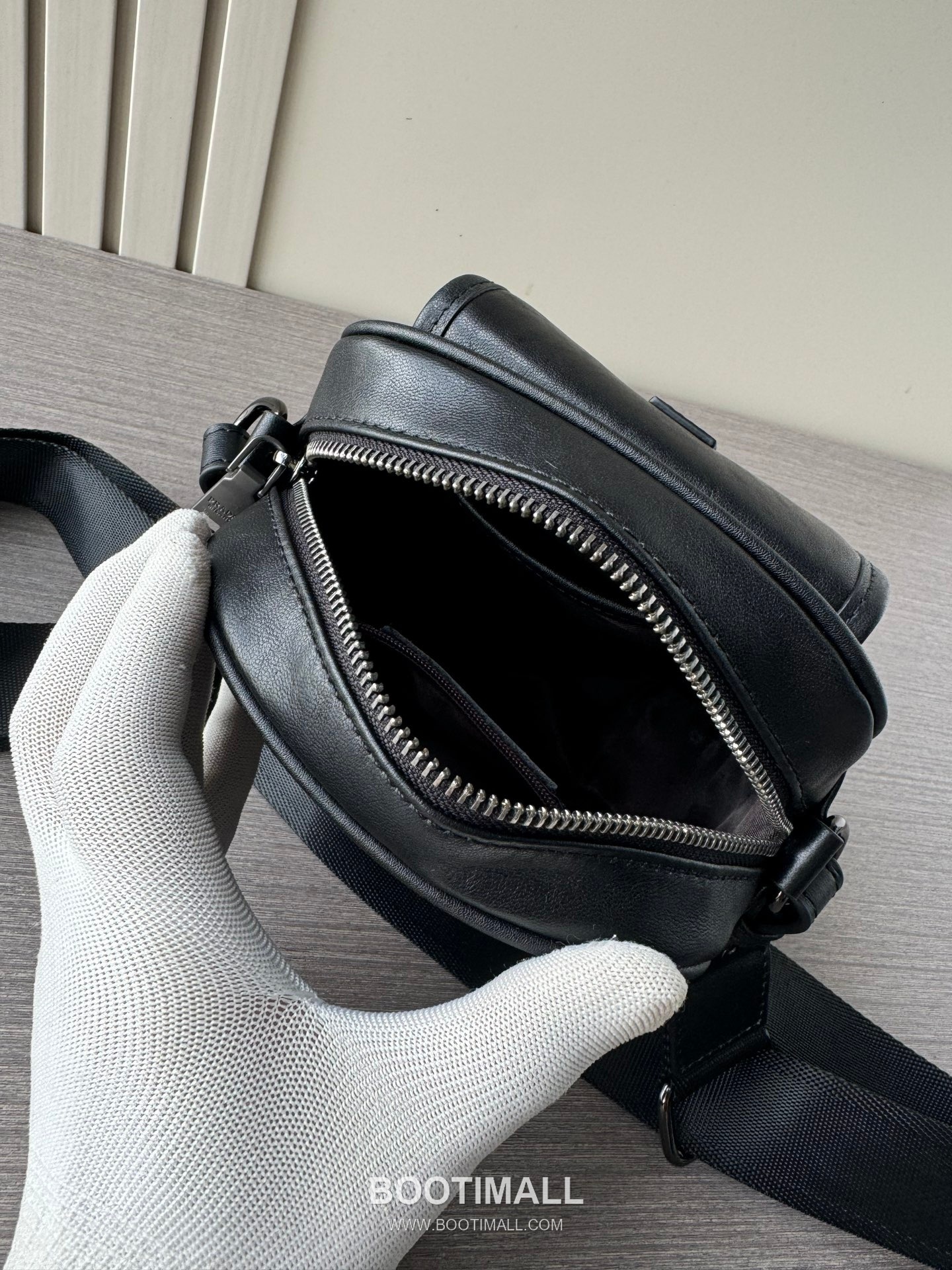 Prada 6886 Small Crossbody Vegetable-Tanned Calfskin Black Bag 프라다 6886 스몰 크로스백 베지터블 탠드 카프스킨 블랙 19cm 9