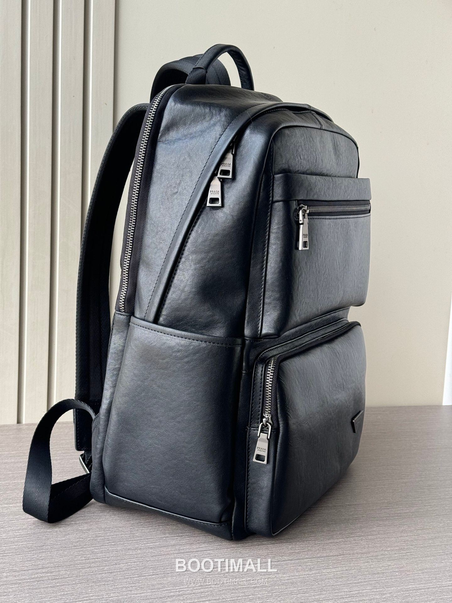Prada 7211-3 Multi-Compartment Backpack Vegetable-Tanned Calfskin Black 프라다 7211-3 멀티 수납 백팩 베지터블 태닝 카프스킨 블랙 43cm 4