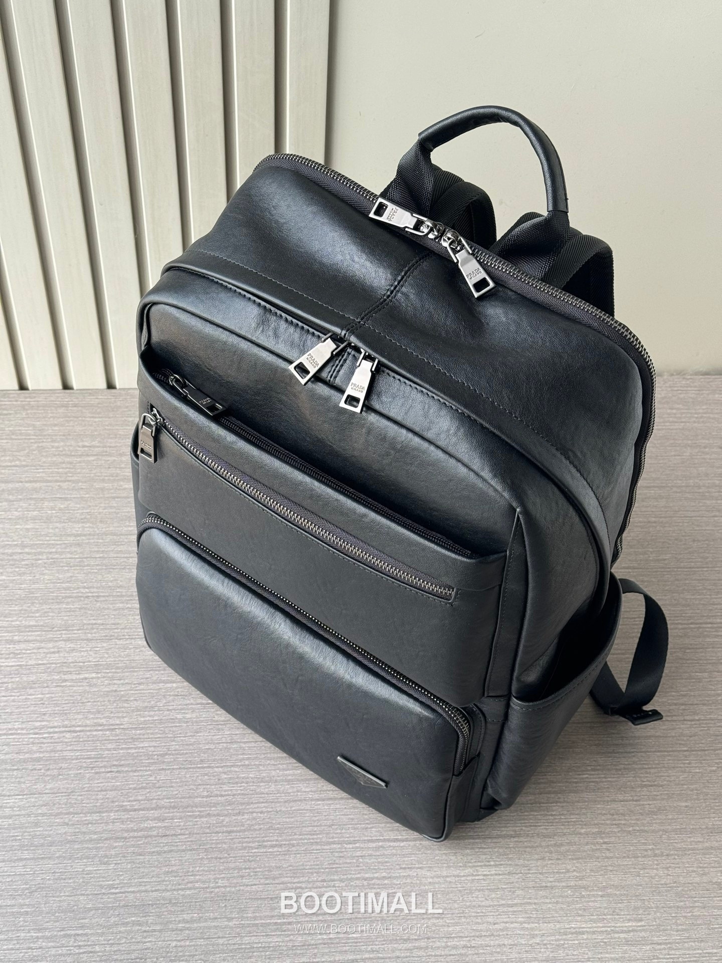 Prada 7211-3 Multi-Compartment Backpack Vegetable-Tanned Calfskin Black 프라다 7211-3 멀티 수납 백팩 베지터블 태닝 카프스킨 블랙 43cm 5