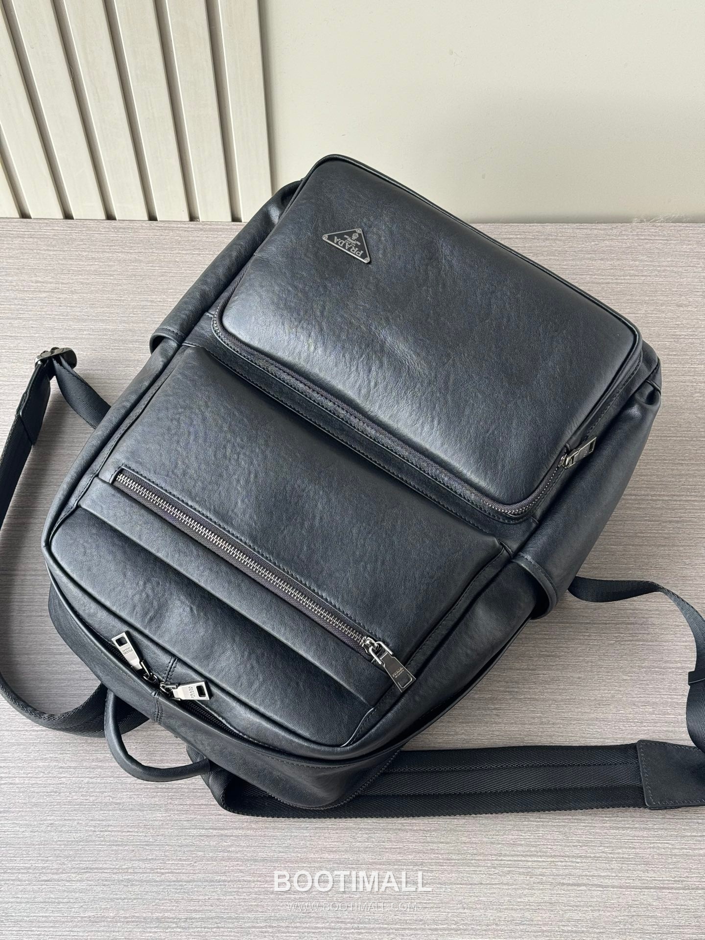 Prada 7211-3 Multi-Compartment Backpack Vegetable-Tanned Calfskin Black 프라다 7211-3 멀티 수납 백팩 베지터블 태닝 카프스킨 블랙 43cm 6