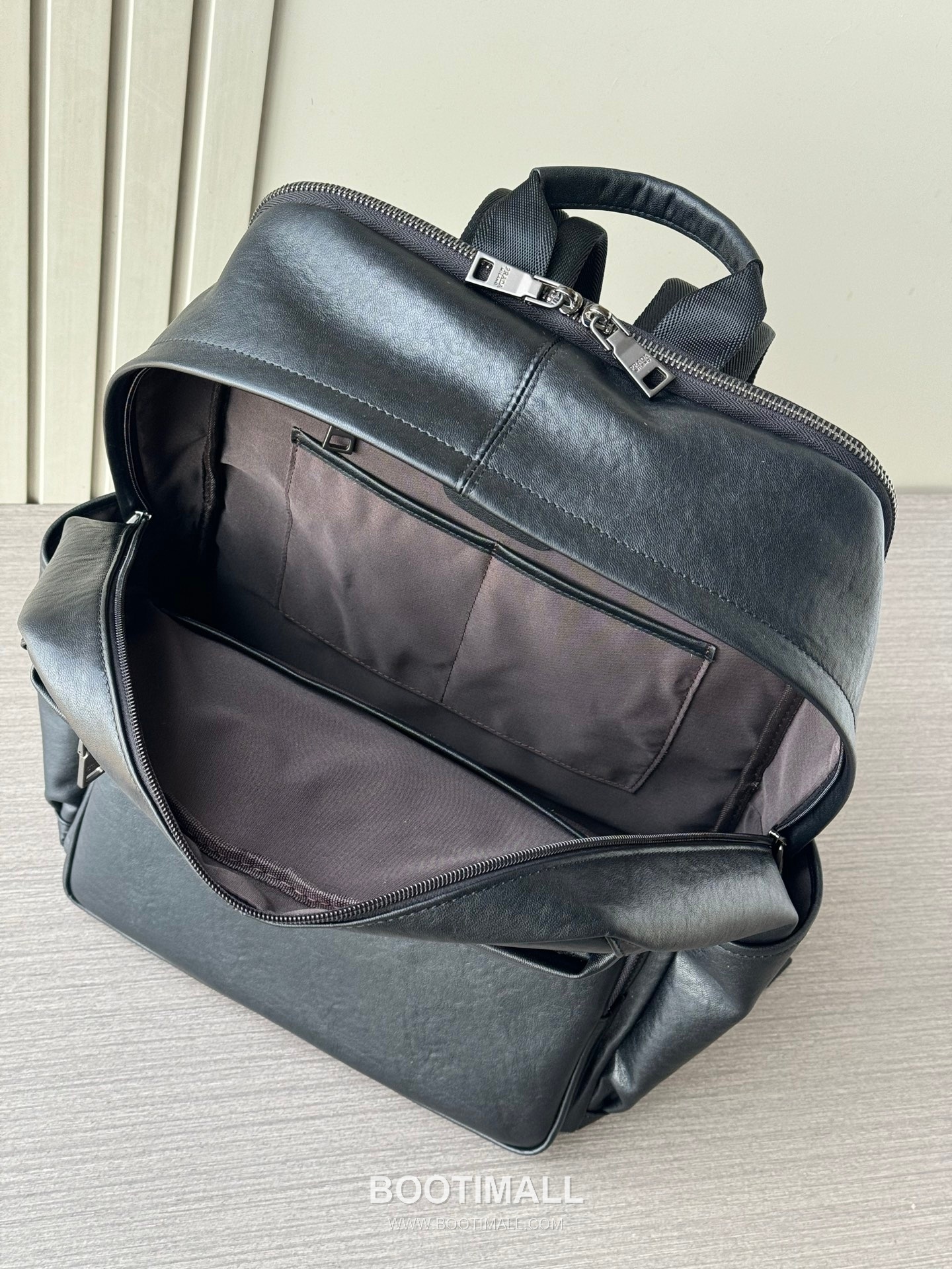 Prada 7211-3 Multi-Compartment Backpack Vegetable-Tanned Calfskin Black 프라다 7211-3 멀티 수납 백팩 베지터블 태닝 카프스킨 블랙 43cm 9