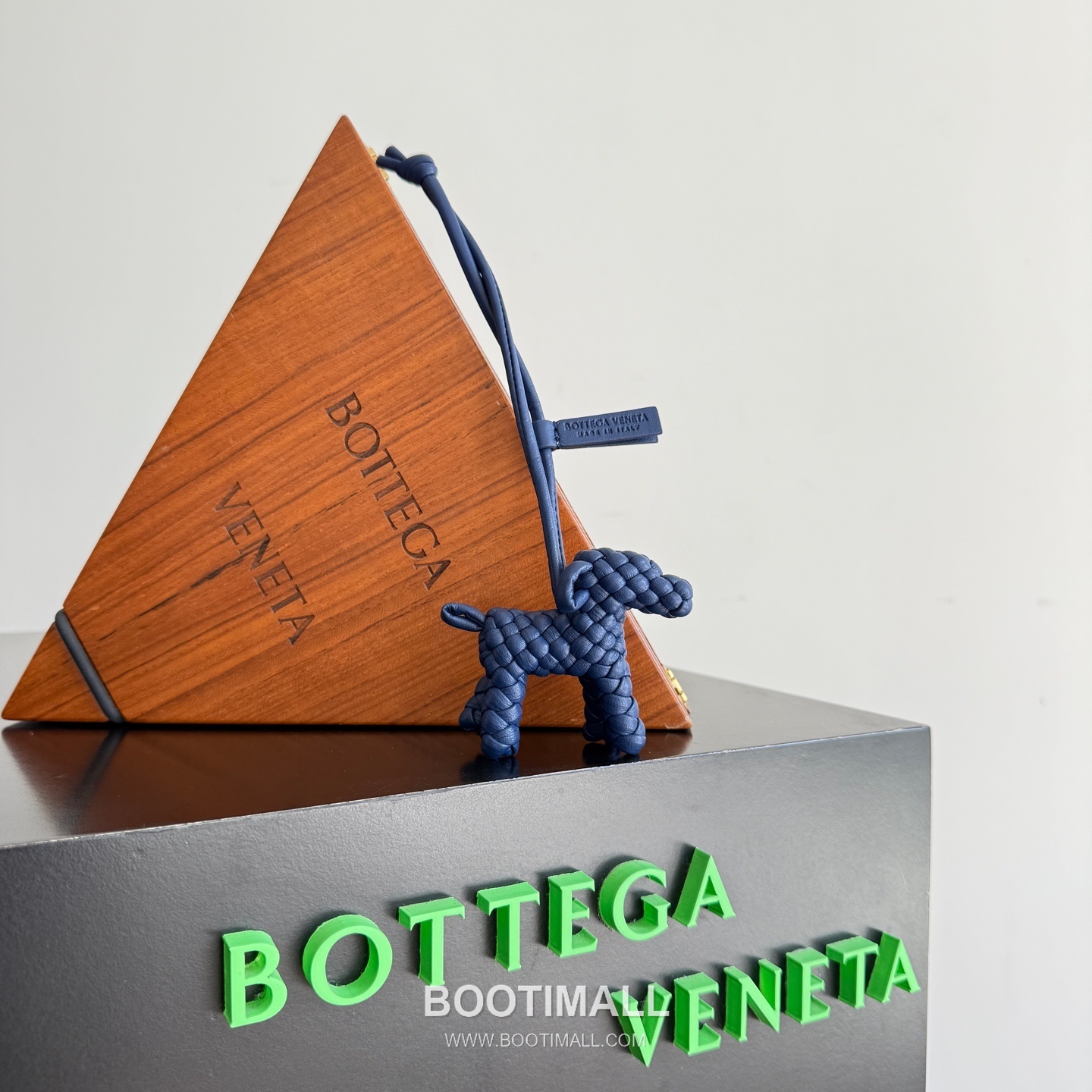 Bottega Veneta Intrecciato Dog Charm Leather Bag 보테가 베네타 인트레치아토 도그 참 가죽 백참 7.5×7×3cm 1