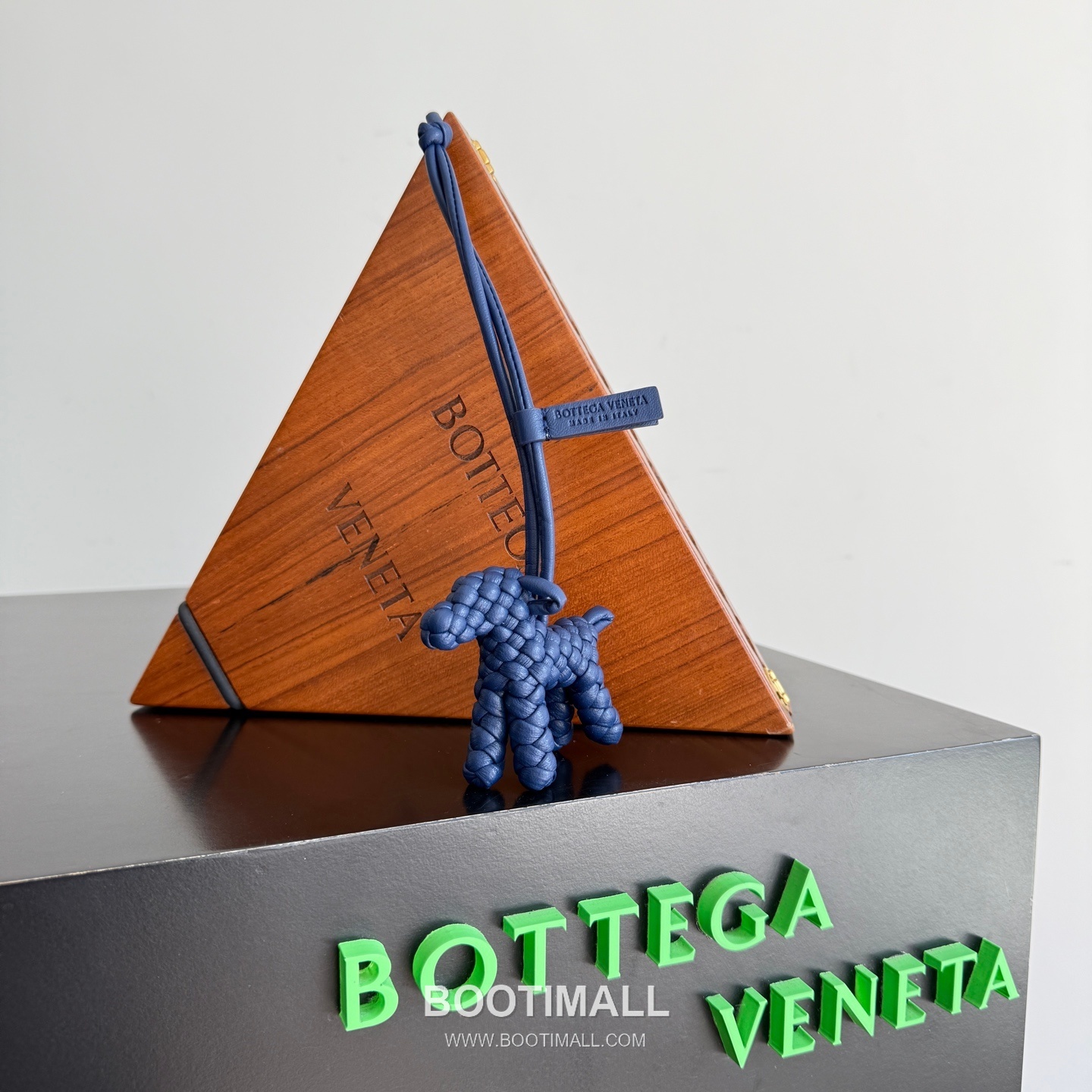 Bottega Veneta Intrecciato Dog Charm Leather Bag 보테가 베네타 인트레치아토 도그 참 가죽 백참 7.5×7×3cm 2