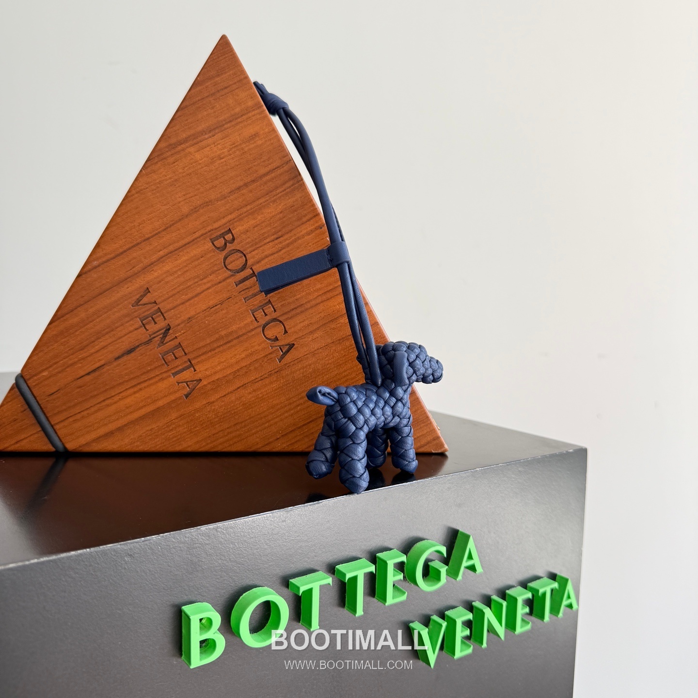 Bottega Veneta Intrecciato Dog Charm Leather Bag 보테가 베네타 인트레치아토 도그 참 가죽 백참 7.5×7×3cm 4