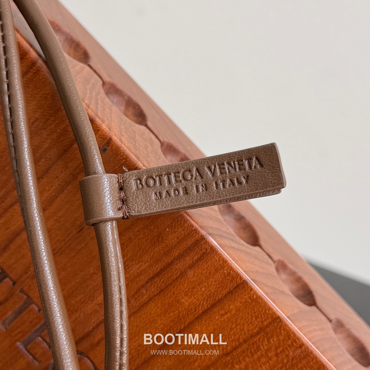 Bottega Veneta Intrecciato Dog Charm Leather Bag 보테가 베네타 인트레치아토 도그 참 가죽 백참 7.5cm 2