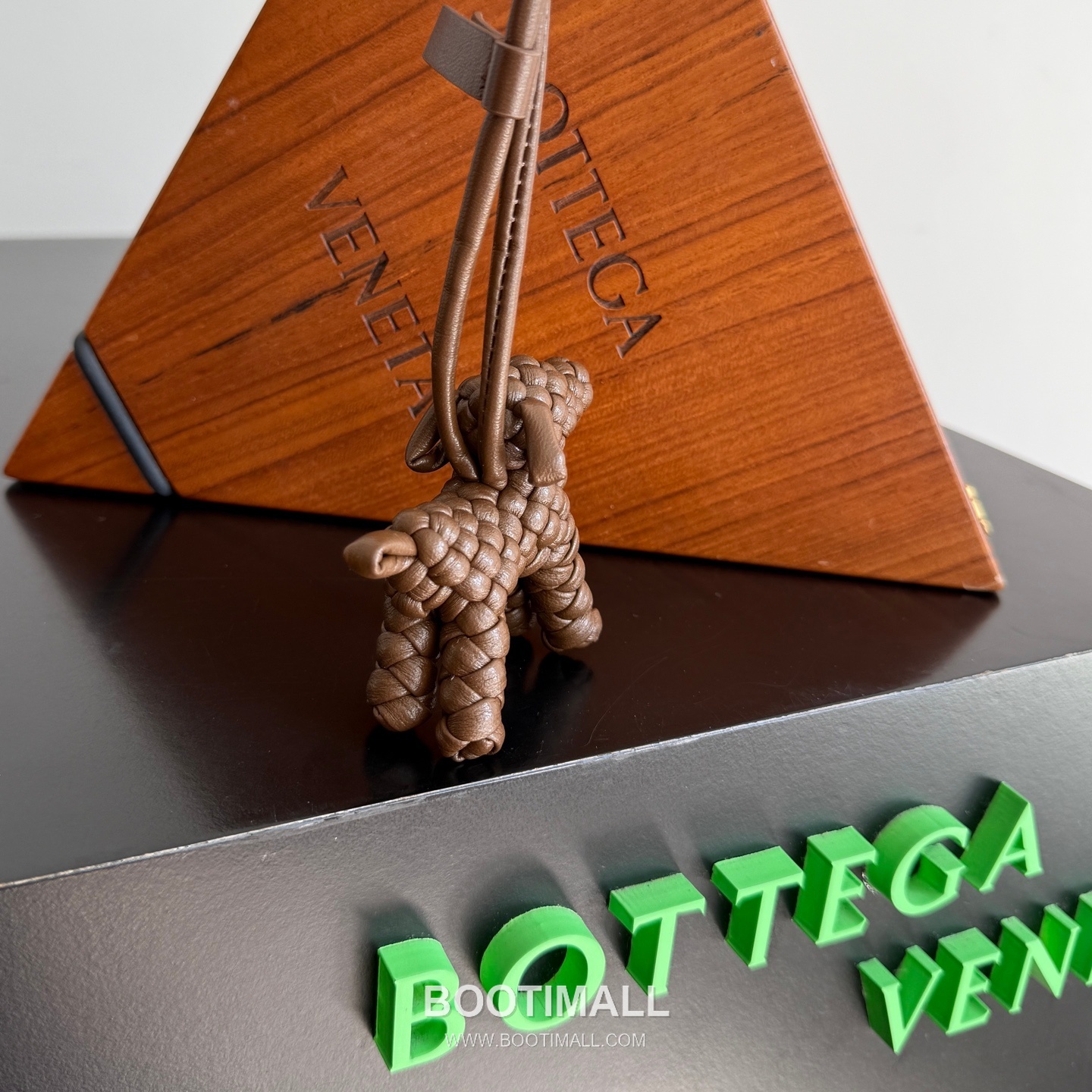 Bottega Veneta Intrecciato Dog Charm Leather Bag 보테가 베네타 인트레치아토 도그 참 가죽 백참 7.5cm 5