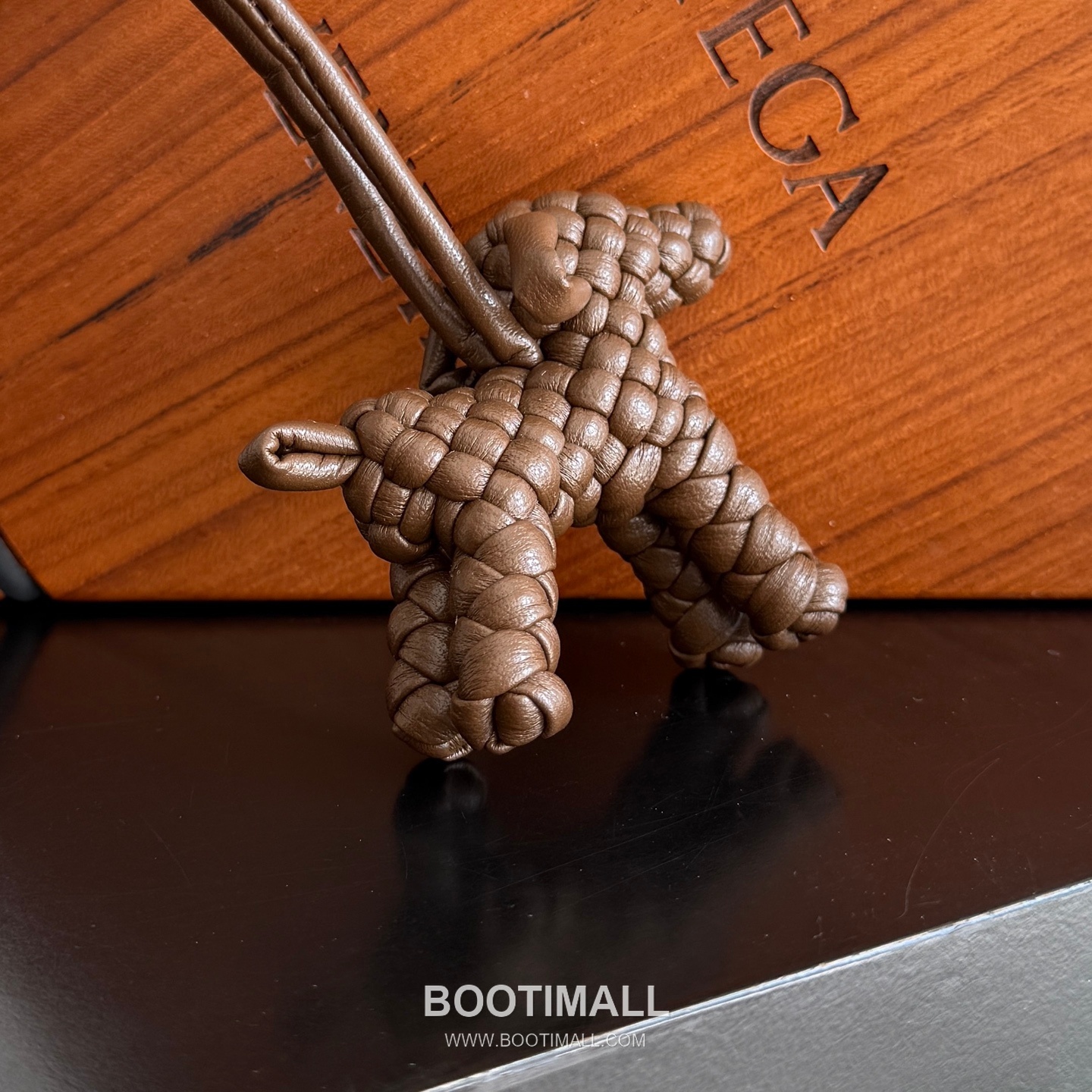 Bottega Veneta Intrecciato Dog Charm Leather Bag 보테가 베네타 인트레치아토 도그 참 가죽 백참 7.5cm 7