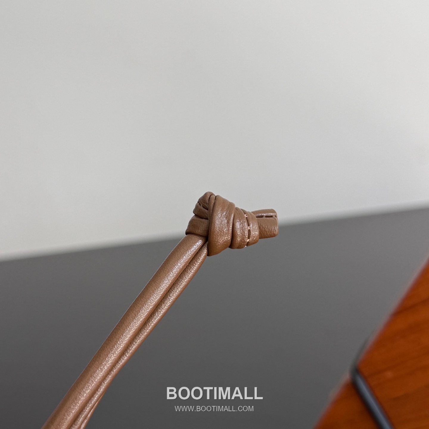 Bottega Veneta Intrecciato Dog Charm Leather Bag 보테가 베네타 인트레치아토 도그 참 가죽 백참 7.5cm 8