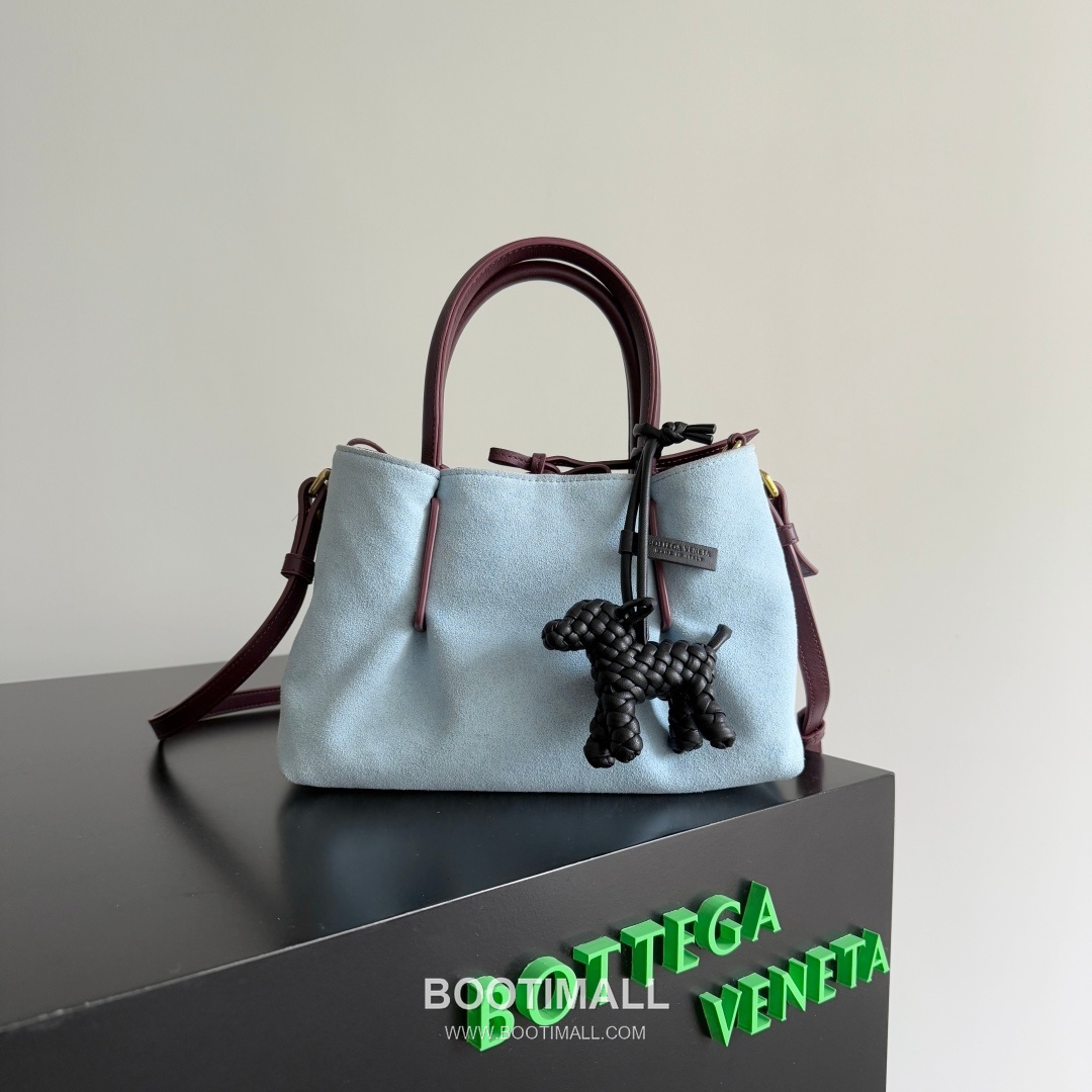 Bottega Veneta Intrecciato Dog Charm Leather Bag 보테가 베네타 인트레치아토 도그 참 가죽 백참 4