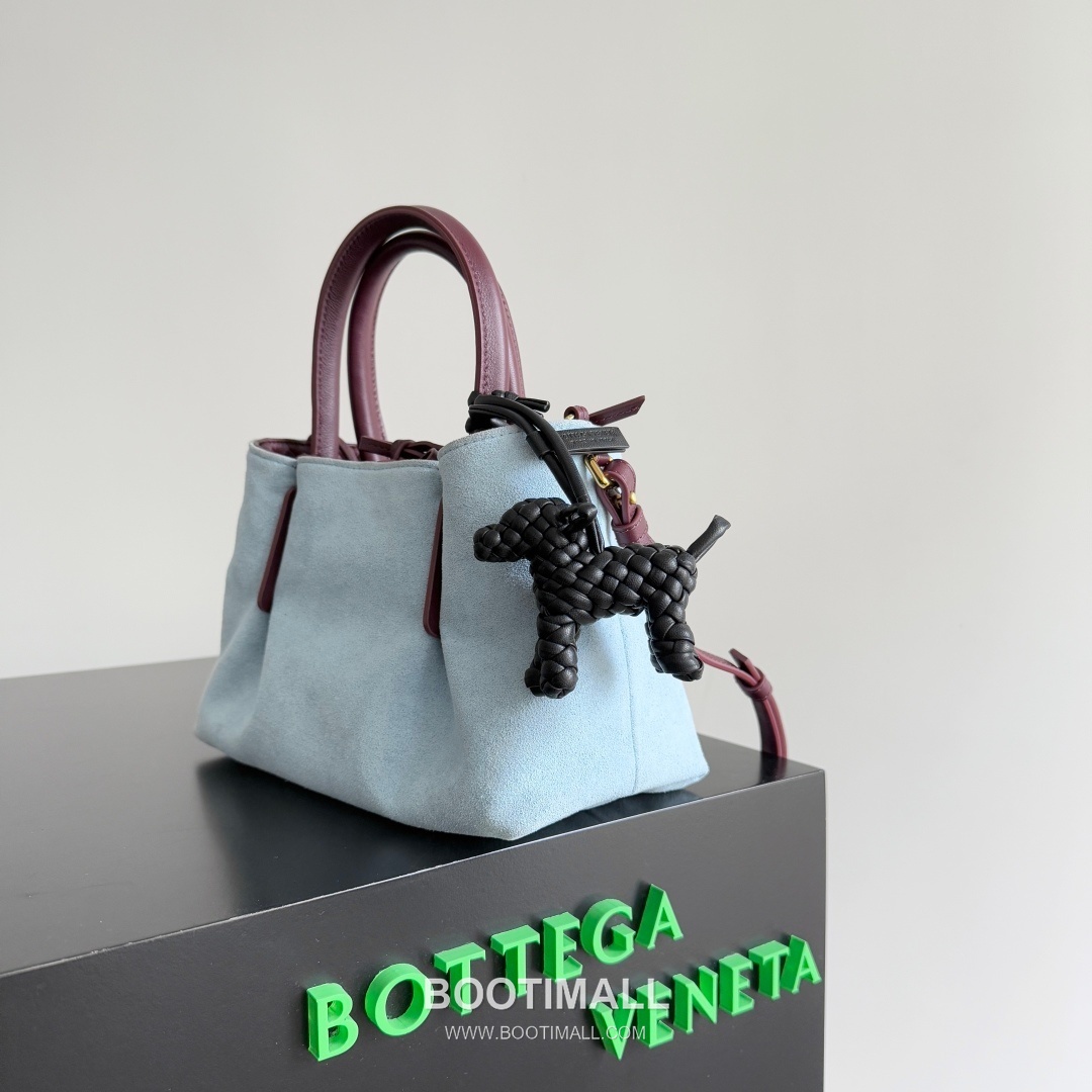 Bottega Veneta Intrecciato Dog Charm Leather Bag 보테가 베네타 인트레치아토 도그 참 가죽 백참 5