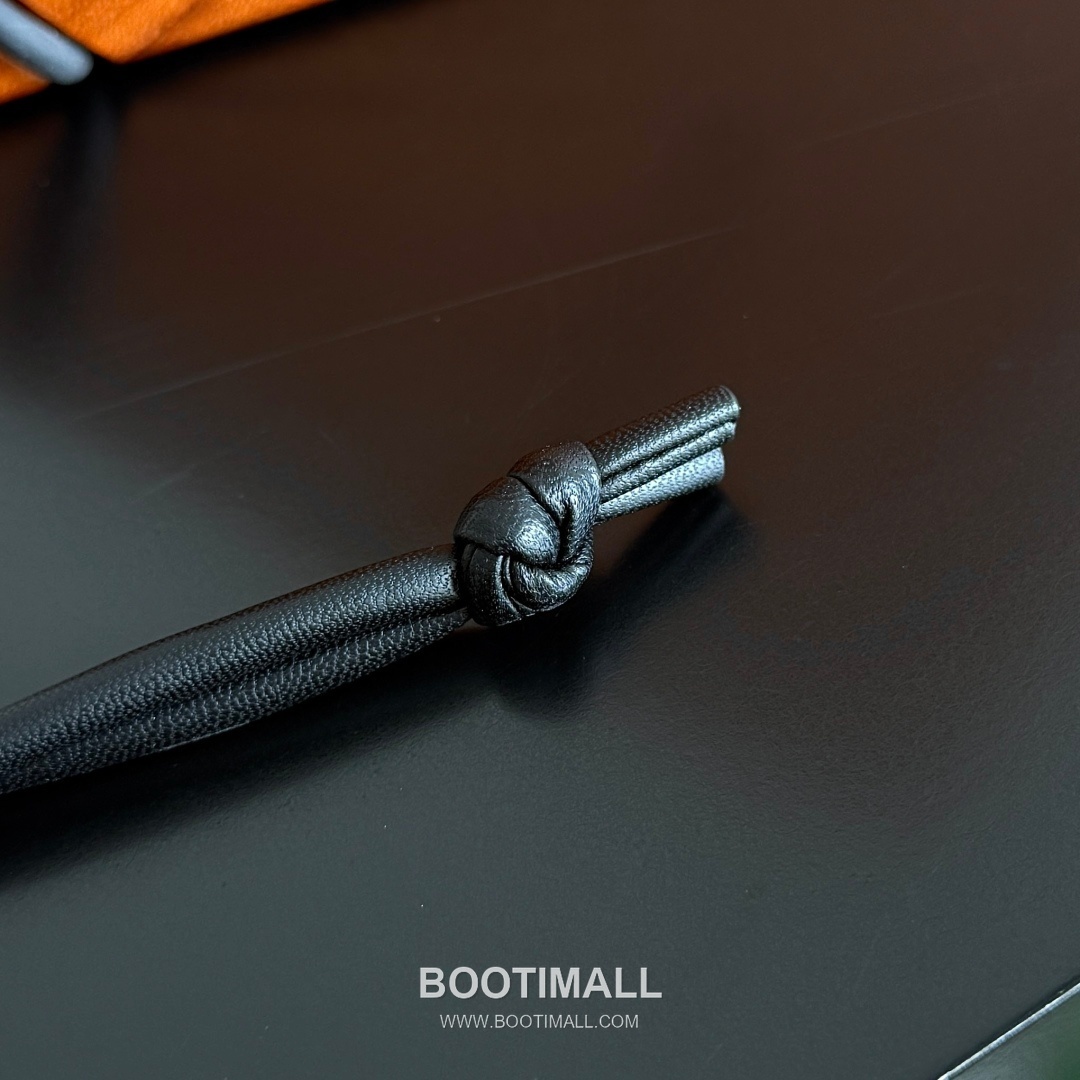 Bottega Veneta Intrecciato Dog Charm Leather Bag 보테가 베네타 인트레치아토 도그 참 가죽 백참 10