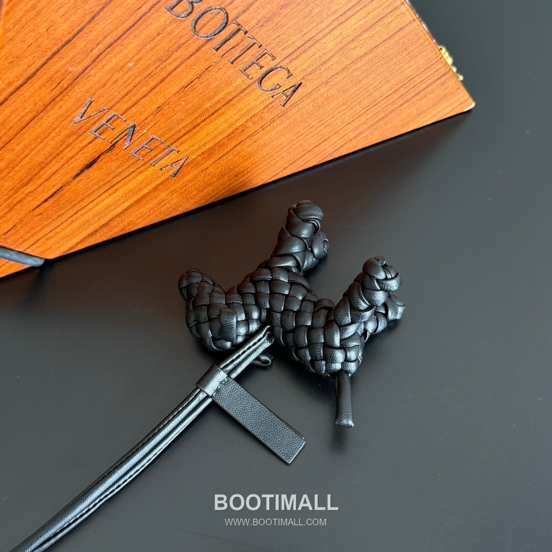 Bottega Veneta Intrecciato Dog Charm Leather Bag 보테가 베네타 인트레치아토 도그 참 가죽 백참 13