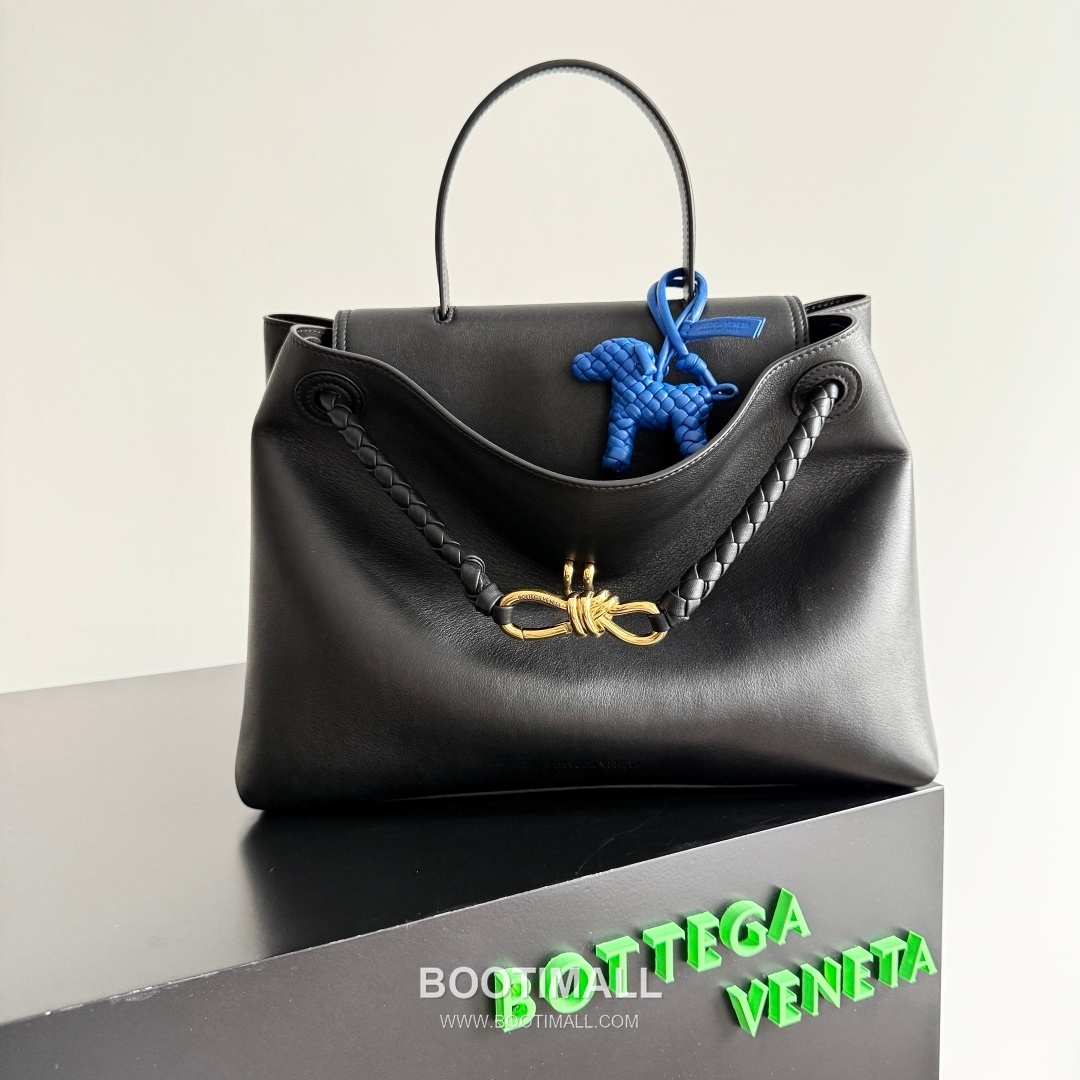 Bottega Veneta Intrecciato Dog Charm Leather Bag 보테가 베네타 인트레치아토 도그 참 가죽 백참 4