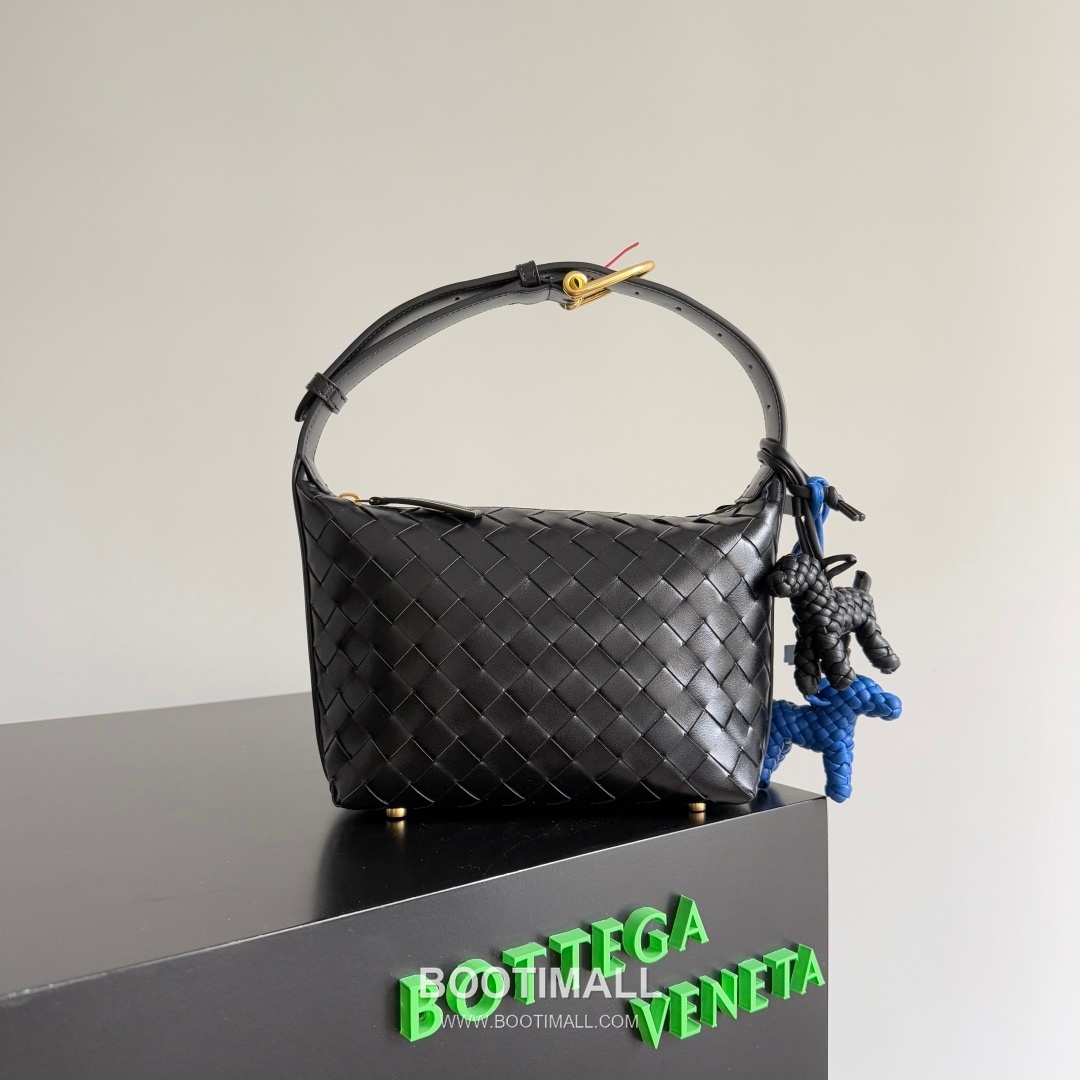 Bottega Veneta Intrecciato Dog Charm Leather Bag 보테가 베네타 인트레치아토 도그 참 가죽 백참 6