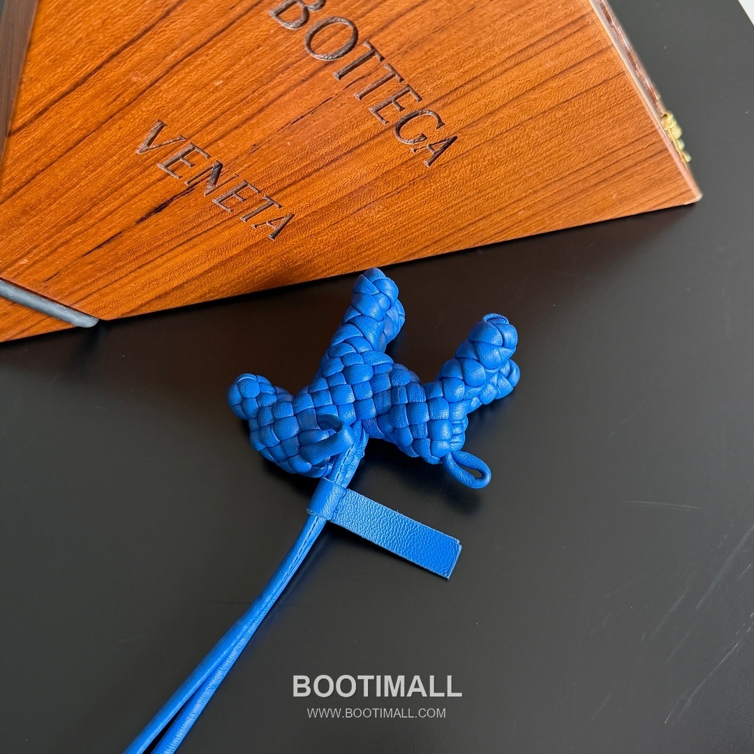 Bottega Veneta Intrecciato Dog Charm Leather Bag 보테가 베네타 인트레치아토 도그 참 가죽 백참 10