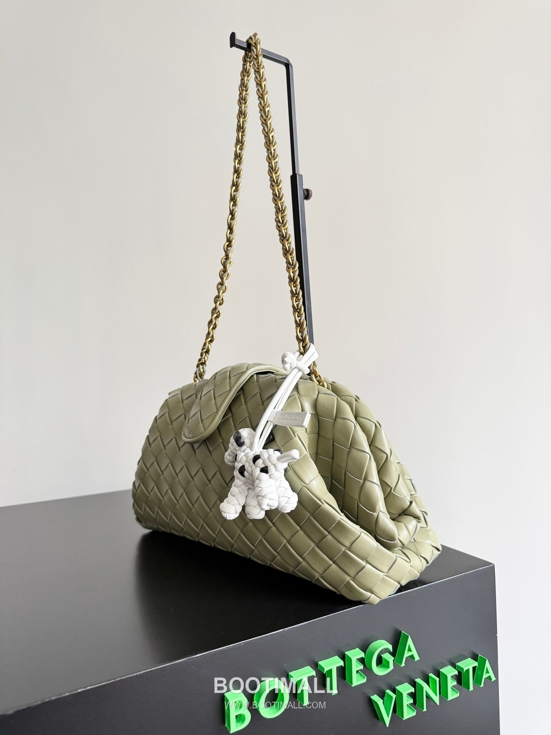 Bottega Veneta Intrecciato Dog Charm Leather Bag 보테가 베네타 인트레치아토 도그 참 가죽 백참 5