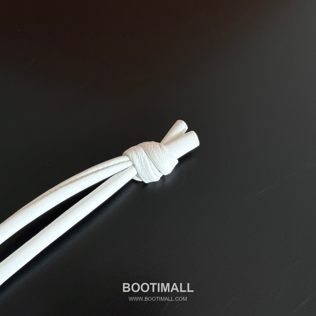 Bottega Veneta Intrecciato Dog Charm Leather Bag 보테가 베네타 인트레치아토 도그 참 가죽 백참 15