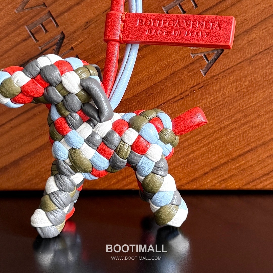 Bottega Veneta Intrecciato Dog Charm Leather Bag 보테가 베네타 인트레치아토 도그 참 가죽 백참 9