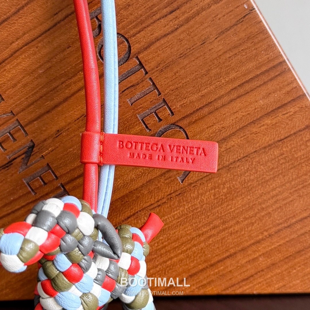 Bottega Veneta Intrecciato Dog Charm Leather Bag 보테가 베네타 인트레치아토 도그 참 가죽 백참 12