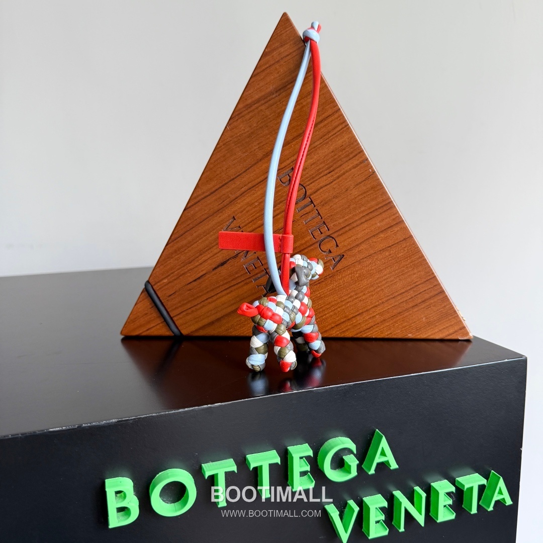 Bottega Veneta Intrecciato Dog Charm Leather Bag 보테가 베네타 인트레치아토 도그 참 가죽 백참 14