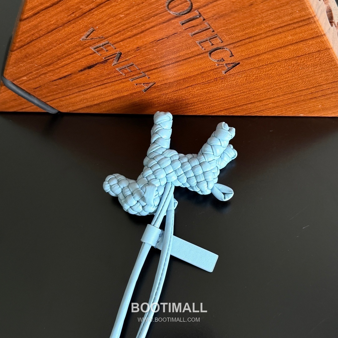 Bottega Veneta Intrecciato Dog Charm Leather Bag 보테가 베네타 인트레치아토 도그 참 가죽 백참 11