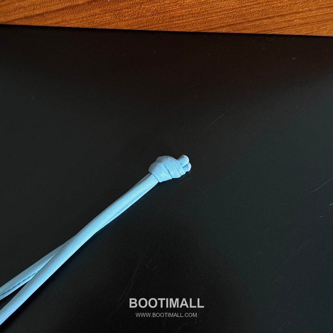 Bottega Veneta Intrecciato Dog Charm Leather Bag 보테가 베네타 인트레치아토 도그 참 가죽 백참 13