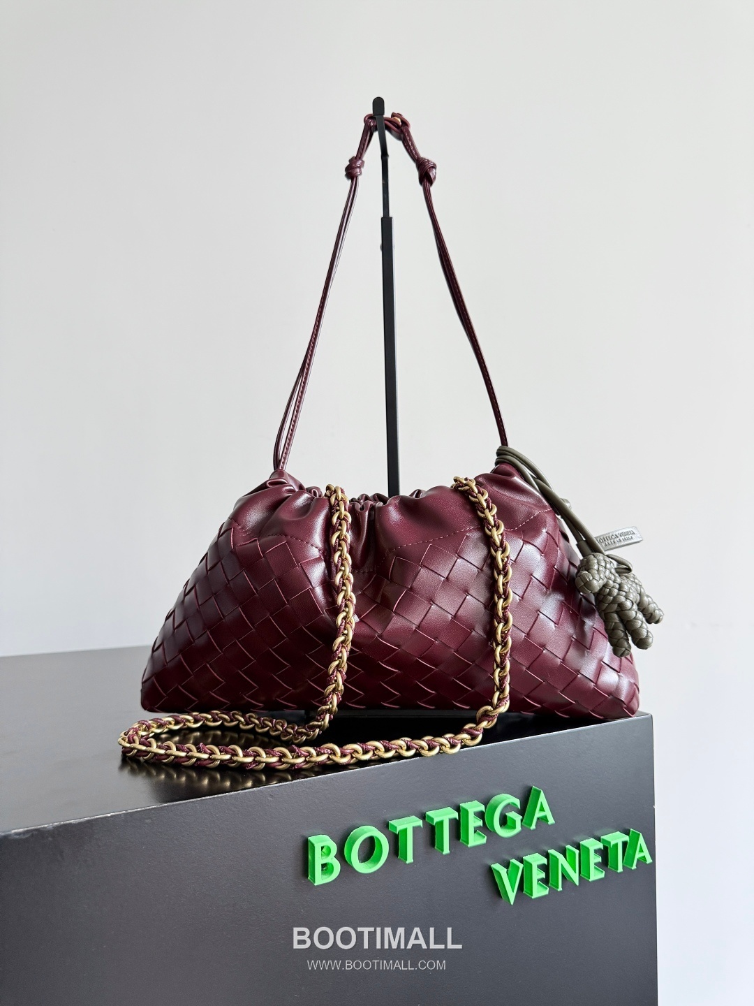 Bottega Veneta Intrecciato Dog Charm Leather Bag 보테가 베네타 인트레치아토 도그 참 가죽 백참 5
