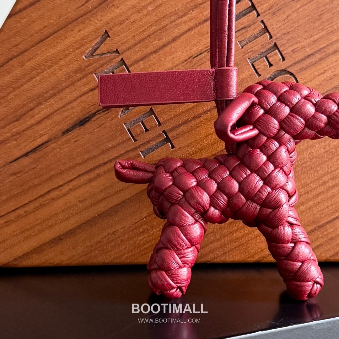 Bottega Veneta Intrecciato Dog Charm Leather Bag 보테가 베네타 인트레치아토 도그 참 가죽 백참 7