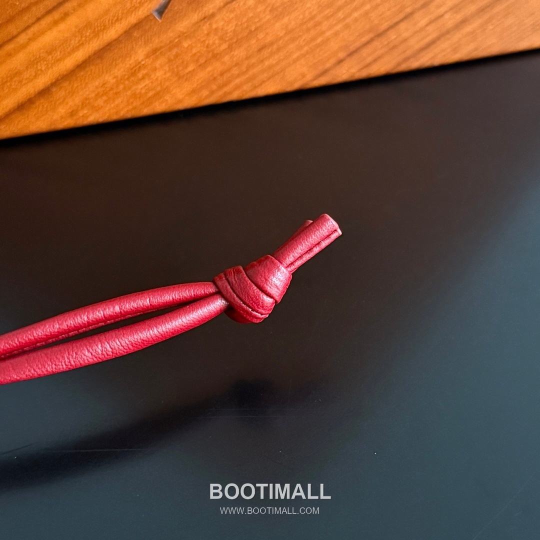 Bottega Veneta Intrecciato Dog Charm Leather Bag 보테가 베네타 인트레치아토 도그 참 가죽 백참 9